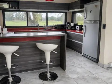 Casa 4 ambientes con 3 baños