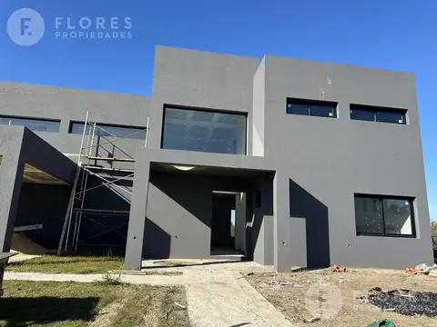 Flores Prop. Vende Casa en consutruccion en Pilar Golf, Pebble Beach