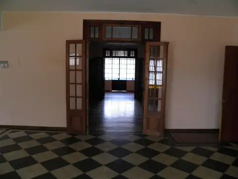Casa 5 ambientes con 4 baños