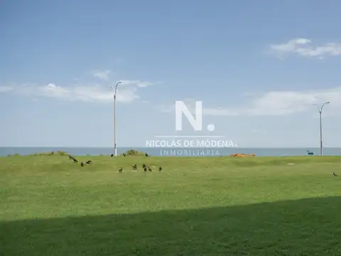 En venta apartamento de 3 suites + dependencia en Playa Mansa