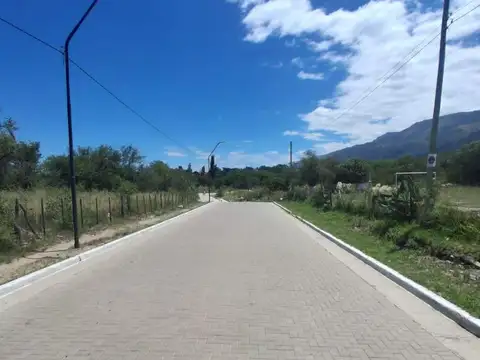Lote 1.900 m² con escritura sobre Av. del Deporte, Merlo