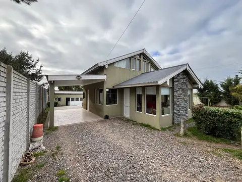 CASA VENTA 4 AMB QUEQUEN PLAYA, QUINCHO Y PILETA