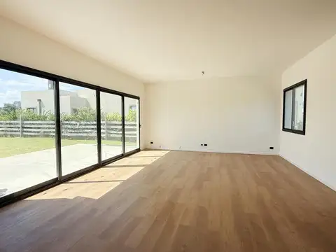 Casa en Venta en Countries y Barrios Cerrados en Campana, USD 208.000