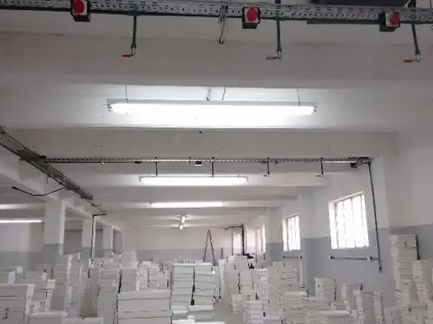 Galpon en Alquiler  en predio Industrial Florida Oeste - 210 m2 - y 80 m2 - 2do piso por escalera