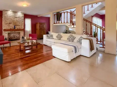 Casa 6 ambientes con 2 baños