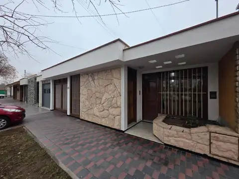 Santiago Derqui 2600