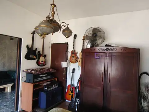 Casa de 3 ambientes con patio, cochera cubierta y terraza