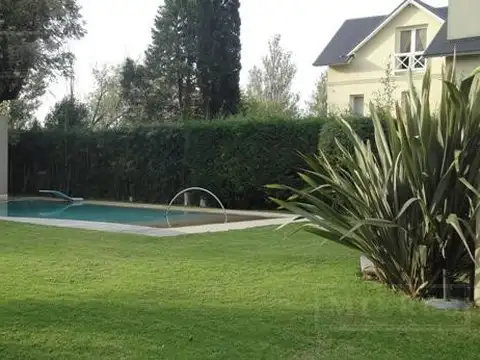 Casa 6 ambientes con 3 baños