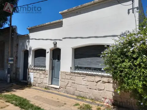 Casa 2 dormitorios- Berisso centro.