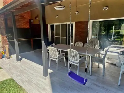Casa 4 ambientes con 3 baños