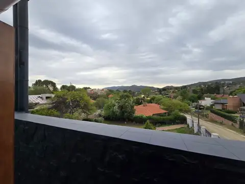 Casa 10 ambientes con 6 baños