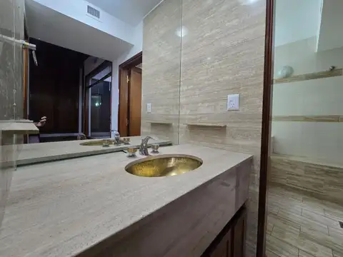 Casa en Venta con 4 cocheras