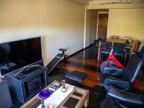 APTO CREDITO!  Cómodo y luminoso 4 ambientes con  vista al Parque Centenario