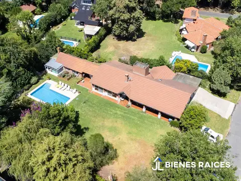 Quinta en Venta con 2 cocheras