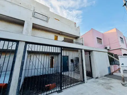 Casa Triplex Venta Jardin Terraza ParrillaCastelar
