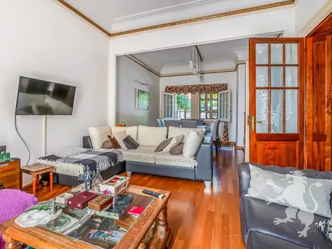 Casa en Venta con 2 cocheras