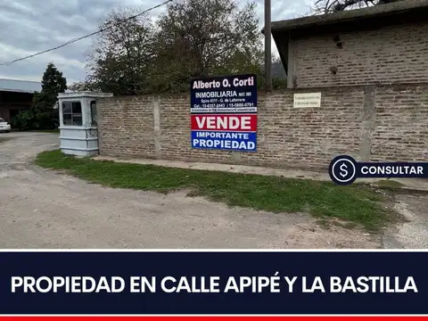 FRACCION CON CASA, DEPTOS  Y GALPON