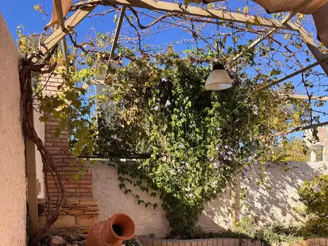 Casa 5 ambientes con 1 baño
