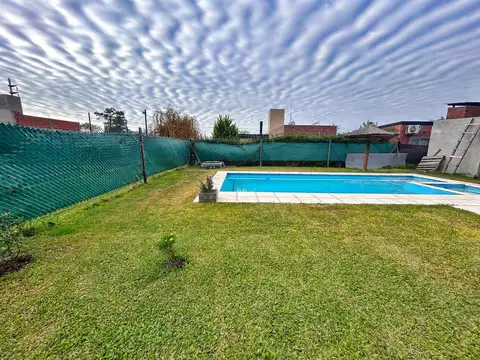 Casa 4 ambientes con 2 baños