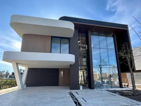 Casa al agua en venta en EL YACHT Nordelta