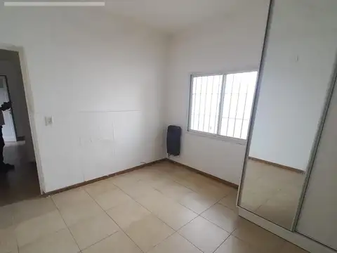 Depto Tipo Casa en Alquiler en Sarmiento, $ 550.000