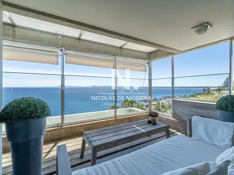 Vende apartamento en Punta Ballena de 3 dormitorios.