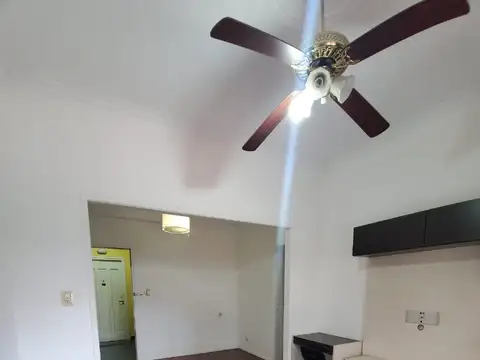 3 ambientes 2 piso por escalera impecable , buen precio , excelente ubicacion