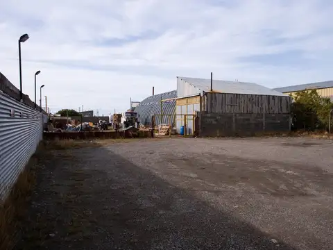 VENTA - PROPIEDAD  CASAS + GALPONES - RIO GRANDE