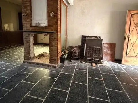 Casa 4 ambientes con 2 baños