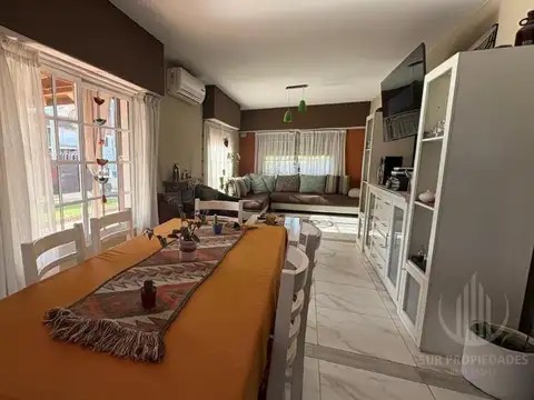 Casa en Venta con 2 cocheras