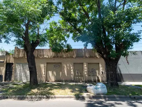 VENTA LOTE, REMEDIOS DE ESCALADA! A REFACCIONAR