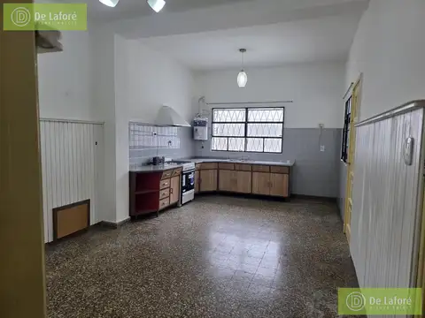 ALQUILER - PH de 3 ambientes planta baja al frente en Beccar. Sin expensas y con patio!