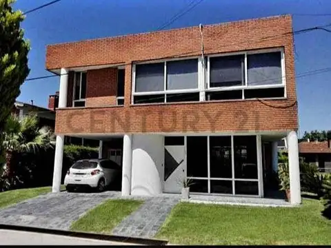 VENTA CASA 5 AMBIENTES - PISCINA PROPIA Y COCHERA - COUNTRY CLUB EL VENADO CANNING