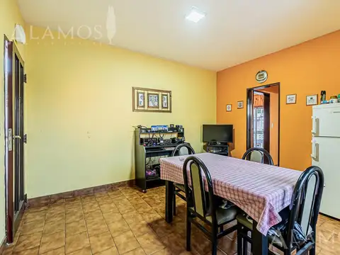 Casa en Venta con 3 cocheras
