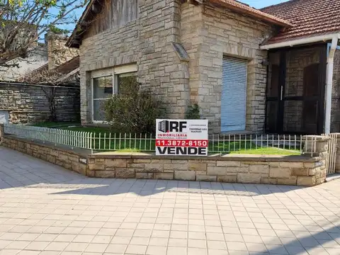 CASA EN VENTA, BERNAL 6 AMBIENTES, 320 METROS TOTALES