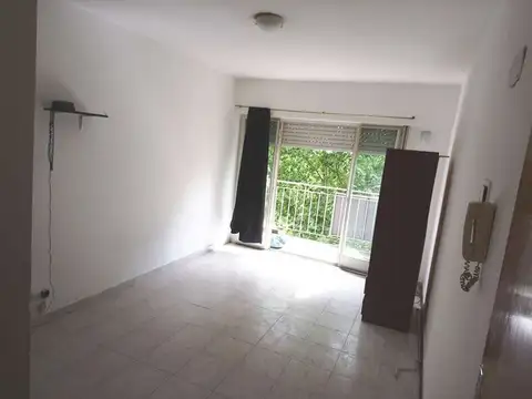 1 Amb.Frente Balcón Calle Vista Abierta Muy Luminoso Cocina a gas -Termotanque IDEAL hasta 2Personas