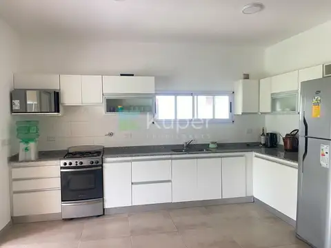 Casa 4 ambientes con 4 baños