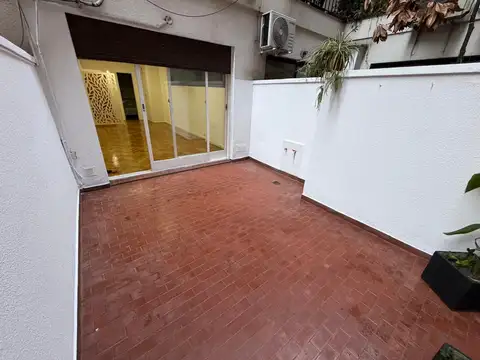 OPORTUNIDAD MONOAMB EN PLANTA BAJA, CON HERMOSO PATIO 