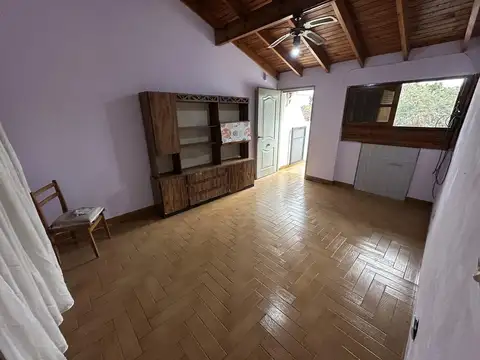 Departamento en primer piso de dos ambientes en alquiler