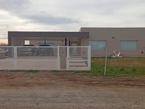 Casa en Venta con 9 cocheras