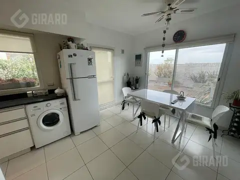 Semipiso en venta con cochera, Plaza Mitre.