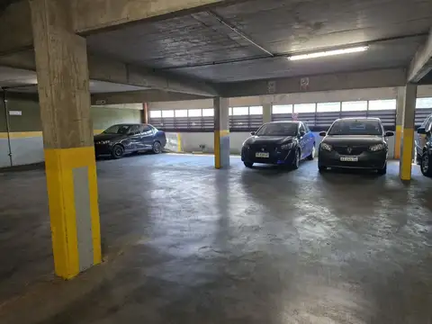 VENTA COCHERA EN EDIFICIO EXCLUSIVO EN BALVANERA