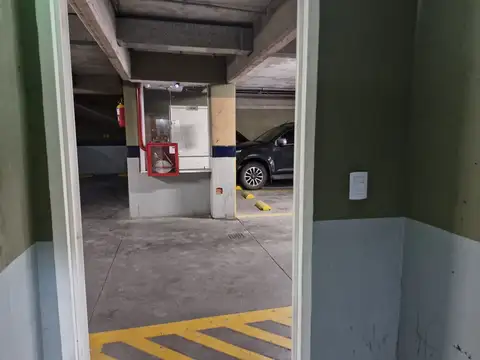 VENTA COCHERA EN EDIFICIO EXCLUSIVO EN BALVANERA