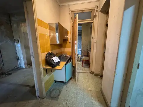 Galpón + casa en venta a 2 cuadras del Portal Shopping