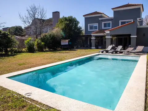 VENTA CASA 5 AMB Y DEPENDENCIA C/BAÑO APTO CREDITO