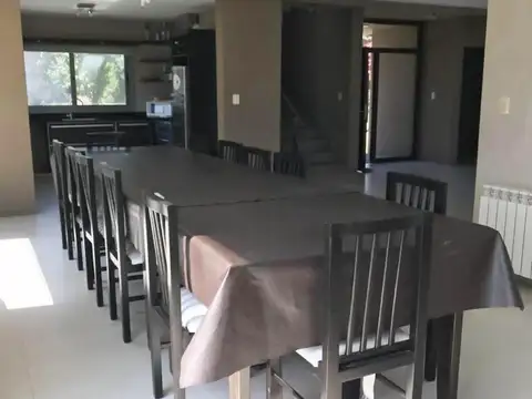 Casa 5 ambientes con 3 baños