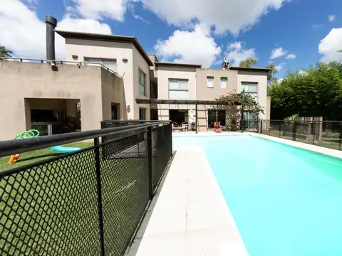 Venta Casa 5 Ambientes en Country El Paraíso