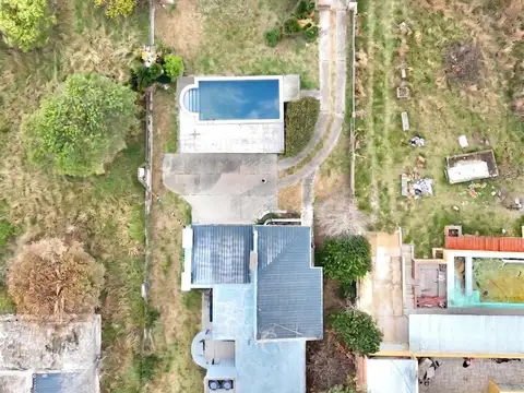 Casa 6 ambientes con 2 baños
