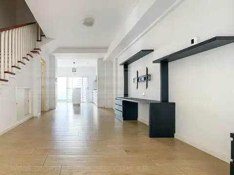 Depto Tipo Casa en Venta de 5 ambientes
