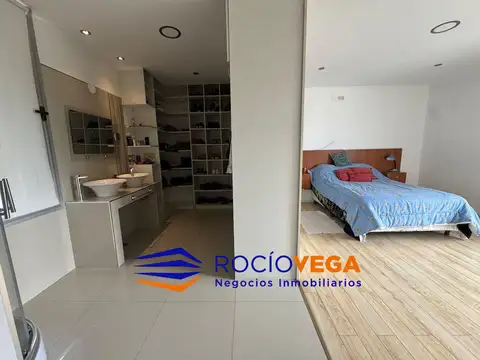 Casa en Venta con 4 cocheras